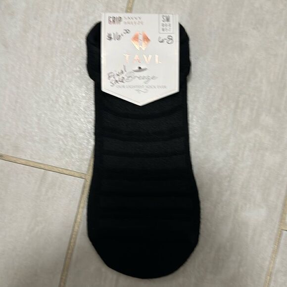 NWT small tavi grip socks - Picture 2 of 3